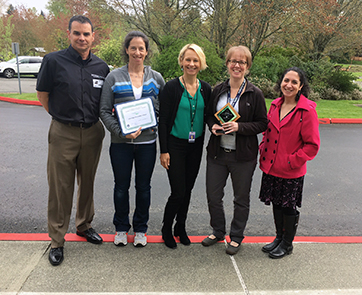 Lakeridge Elementary School receives the Green Ribbon Schools plaque