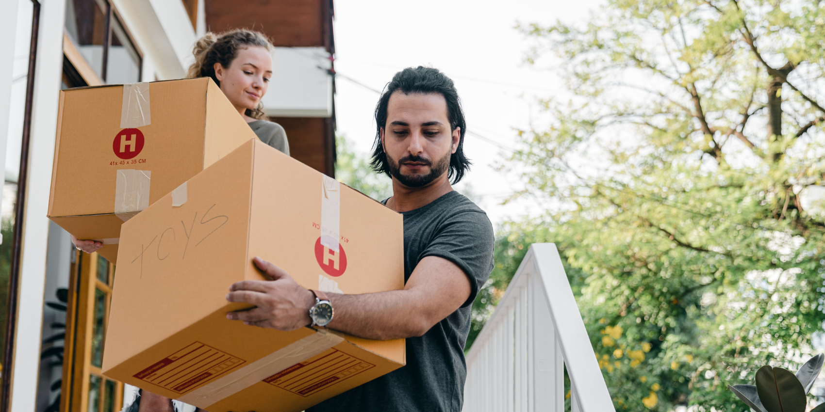 couple carrying boxes